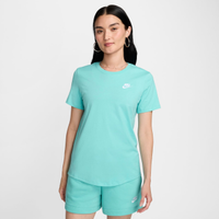 Camiseta Nike Sportswear Club Essentials Feminina