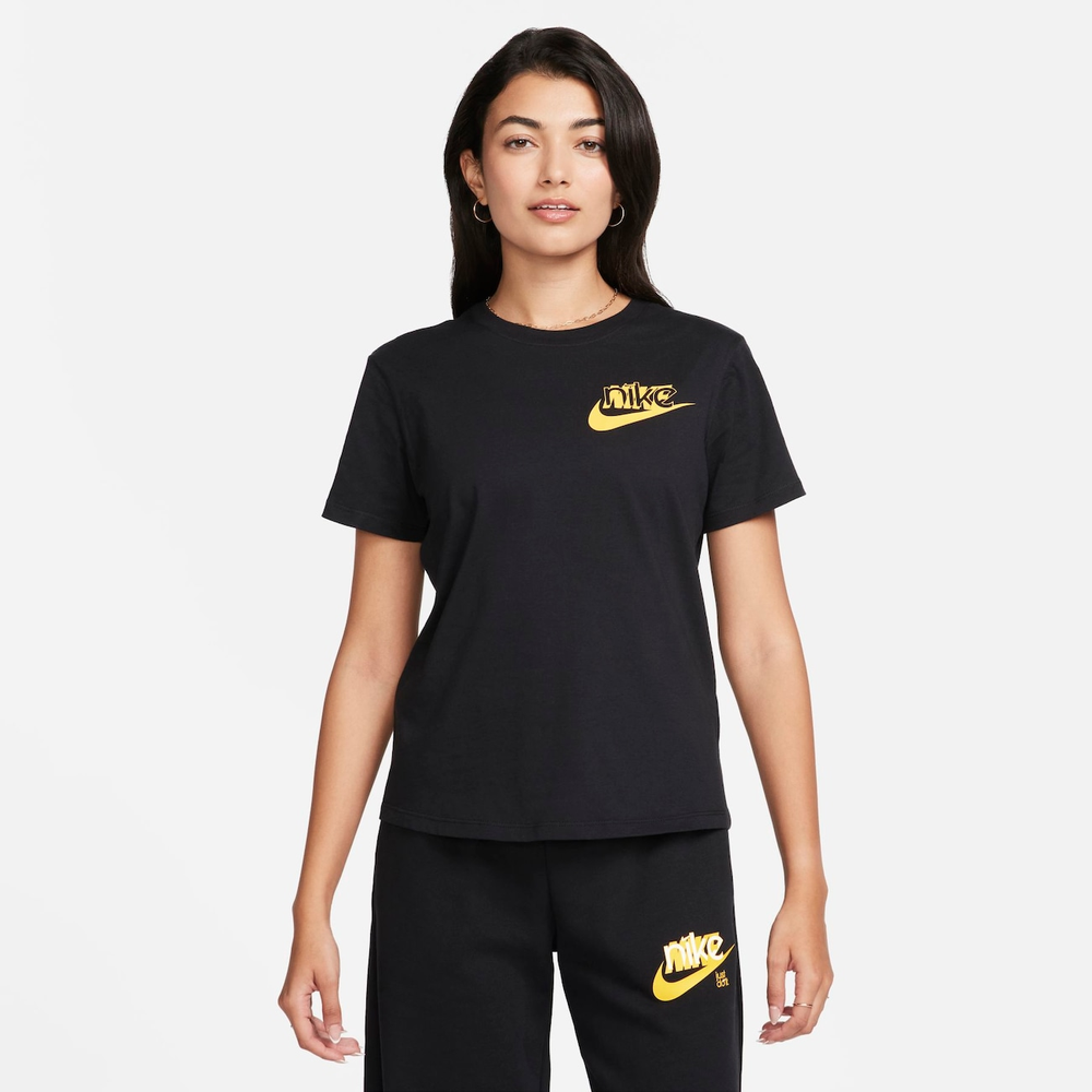 Camiseta Nike Sportswear Club Feminina