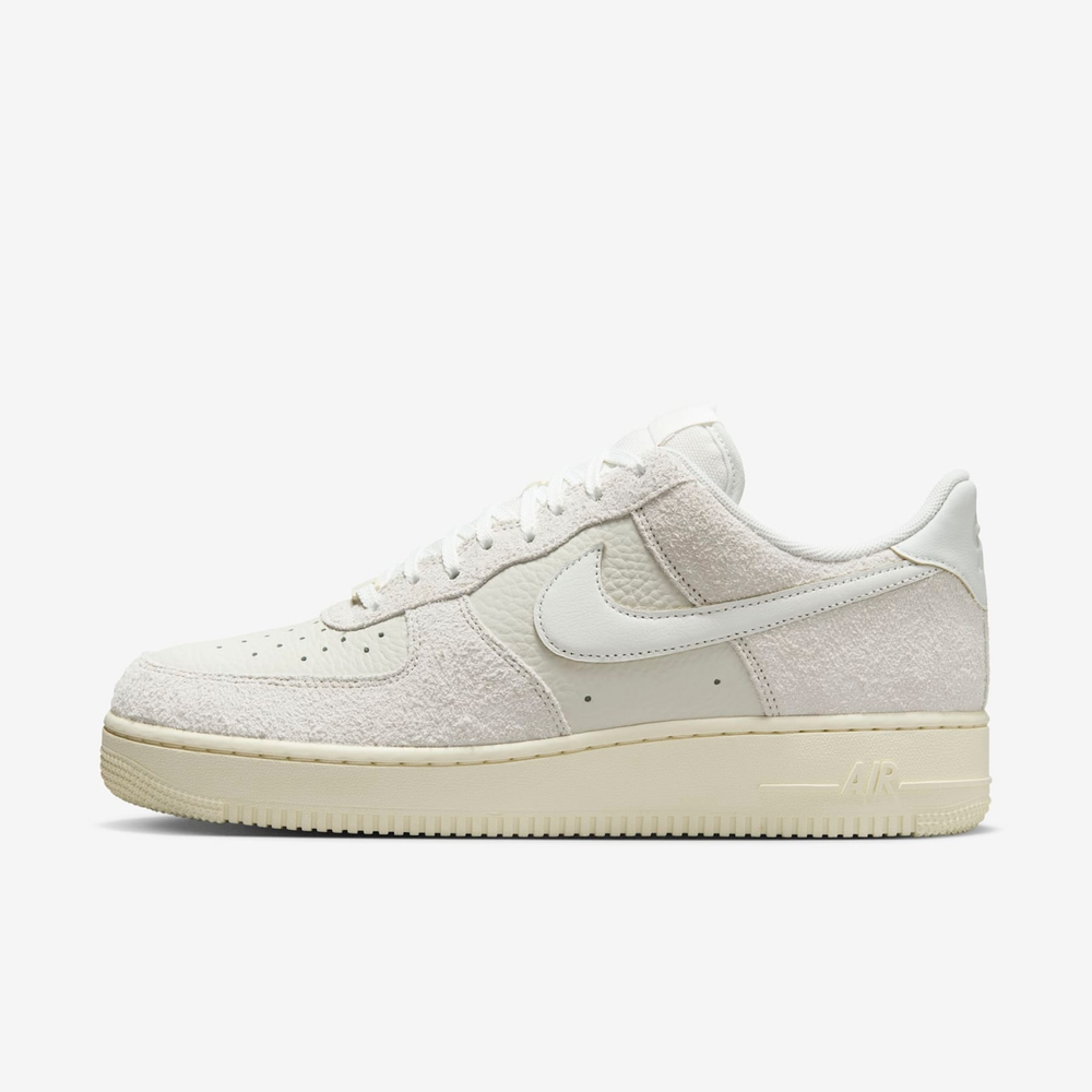 Tênis Nike Air Force 1 07 LX Masculino