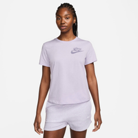 Camiseta Nike Sportswear Club Feminina