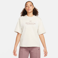 Camiseta Nike Sportswear Boxy Campus Feminina