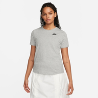 Camiseta Nike Sportswear Club Essentials Feminina